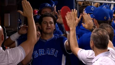 Israel anota 5 carreras en la 6ta 