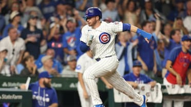 Ian Happ scores on a flyout after throwing error