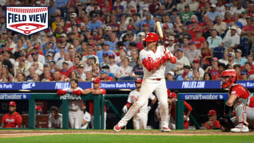 Field View: Bryson Stott's go-ahead homer