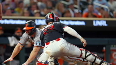 Trevor Larnach throws out Pete Alonso at the plate