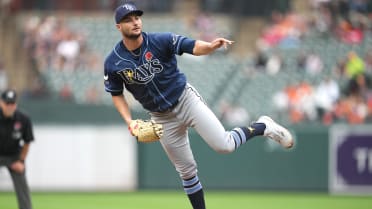 Shane McClanahan sale de apuros en la 5ta