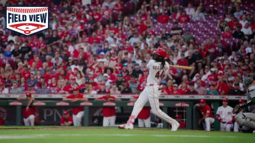 Field View: Elly De La Cruz's two-run single
