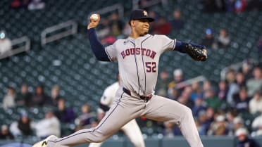 Bryan Abreu consigue el salvamento