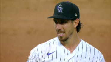 Michael Lorenzen toca a Luis García Jr. para el out