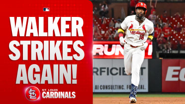 Jordan Walker pega jonrón solitario