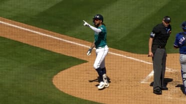 J.P. Crawford crushes a solo home run in the 5th