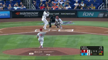 Javier Sanoja steals second base