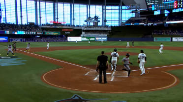 Ha-Seong Kim scores on error