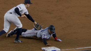 Max Fried picks off Heriberto Hernández after review
