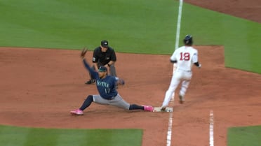 Josh Naylor's stretch for the out