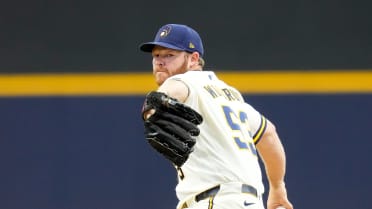 Brandon Woodruff poncha a Ketel Marte en la 1ra