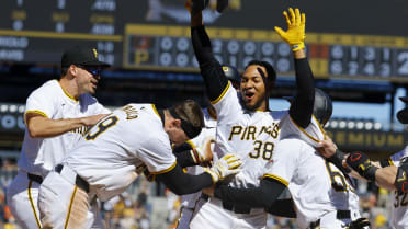 Pirates walk it off on a throwing error 