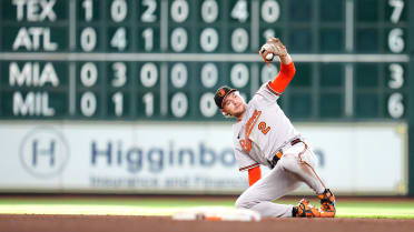 Gunnar Henderson's tumbling catch