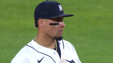 Lowe scores on error 