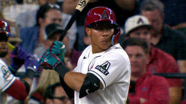 Jose Fernandez singles in first big league at-bat