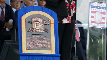 Willa Allen represents her husband at HOF ceremony