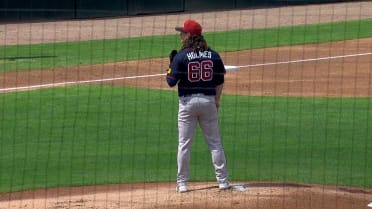 Grant Holmes poncha a Brooks Lee