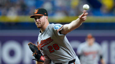 Trevor Rogers poncha a Carson Williams