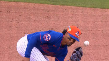 Lindor and Semien having a laugh in the field 