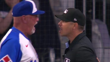 Brian Snitker es expulsado en el 6to