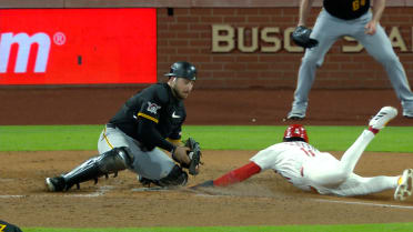 Oneil Cruz throws out Victor Scott after a review 