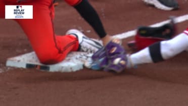 Elly De La Cruz safe at third after challenge