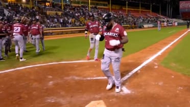 Leury García produce tres con jonrón