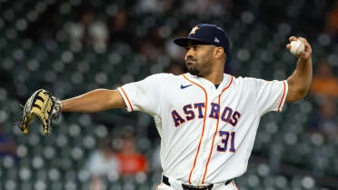 LaMonte Wade Jr. finishes the top of the 9th inning