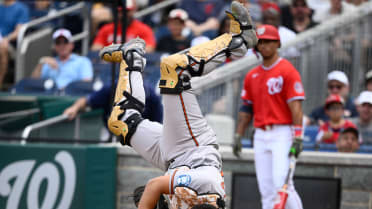 Samuel Basallo's impressive grab while falling