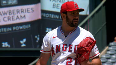 Grayson Rodriguez fans Yandy Díaz