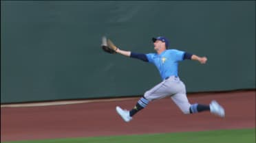 Jake Mangum's great reaching catch