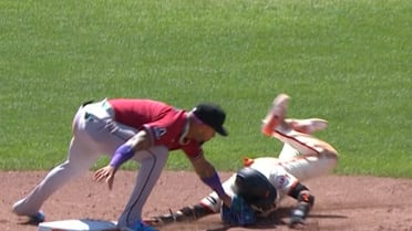 Kevin Ginkel picks off Luis Arraez at 2nd