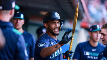 Julio Rodríguez's solo home run (16)