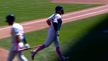 William Contreras scores on a bases-loaded walk