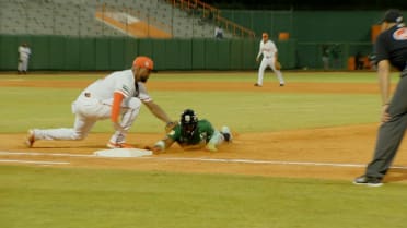 Rodríguez sorprende a Castro