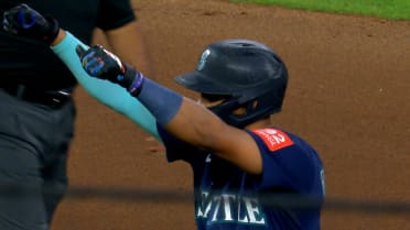 Julio Rodríguez's game-tying double