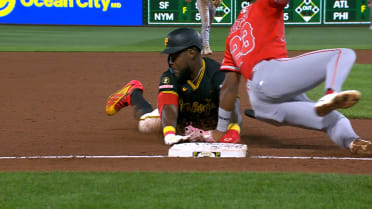 Moisés Ballesteros nabs Oneil Cruz stealing third base
