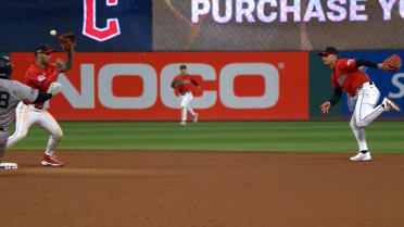 Alex Verdugo reaches on error
