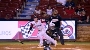 Cooper Johnson impulsa una carrera