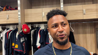 Ozzie Albies on donating fish tank to school