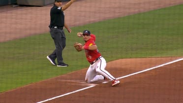 Nacho Alvarez Jr.'s spectacular diving play