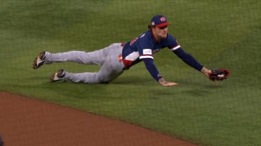 Brice Turang's smooth diving stop