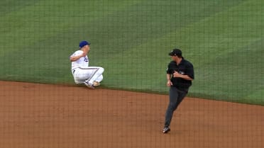 Corey Seager's slick sliding stop
