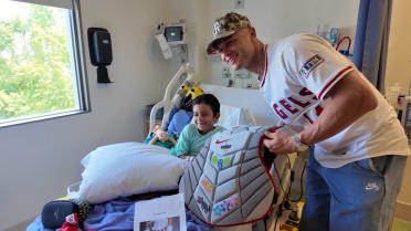 Children help decorate Logan O'Hoppe's chest protector