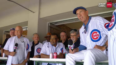 1984 Cubs sing during the 7th-inning stretch