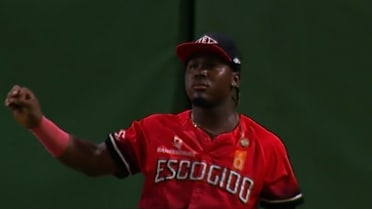 Héctor Rodríguez brilla con gran atrapada