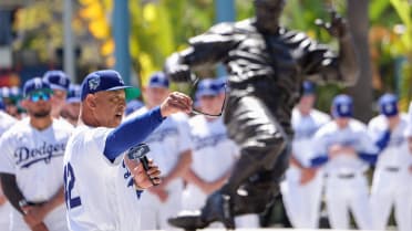 Dave Roberts reflects on legacy of Jackie Robinson