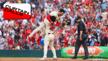 Arenado's late heroics lift Cardinals to win