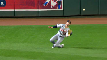 Zach McKinstry's slick sliding catch