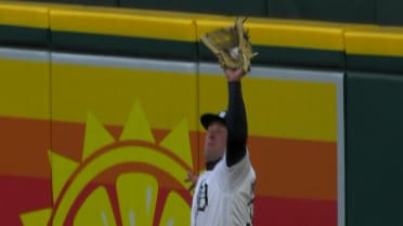 Kerry Carpenter's leaping catch